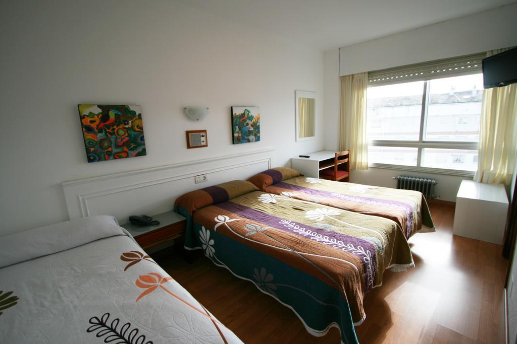 Twin Room with Extra Bed and Private Bathroom,395382807:JPEG